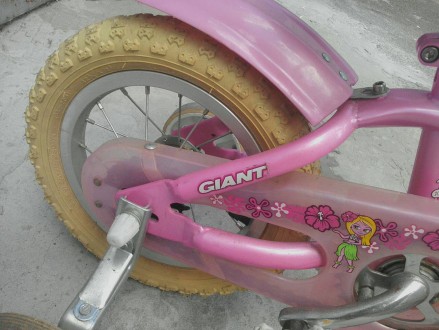 Велосипед для девочки, удобная посадка, оснащен крыльям, ручным тормозом.
Допол. . фото 4
