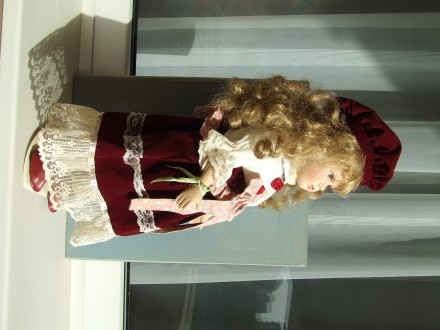 Фарфоровая Колекционная Германская кукла № 724 В раз.45х15см. состояние Люкс + п. . фото 4