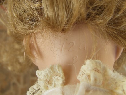 Фарфоровая Колекционная Германская кукла № 724 В раз.45х15см. состояние Люкс + п. . фото 9