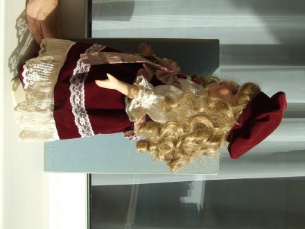 Фарфоровая Колекционная Германская кукла № 724 В раз.45х15см. состояние Люкс + п. . фото 6