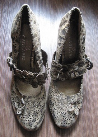 Новые оригинальные золотистые туфли на высоком каблуке 9см
В самом широком мест. . фото 5