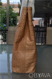 Furla khaki croc embossed leather 'New Appaloosa' shopper

retail : $448.00

. . фото 5