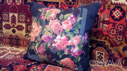 Декоративные подушки. Рисунок-ручная вышивка.

Розы. Размер подушки: 40x43 см.. . фото 1