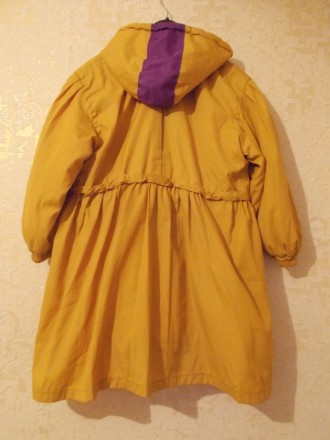 Детское пальто на пуговицах горчичного цвета. На подкладке, с отстегивающимся ка. . фото 5