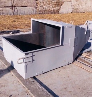 Главное назначение бункера - доставка бетонной и цементной смеси на место заливк. . фото 4