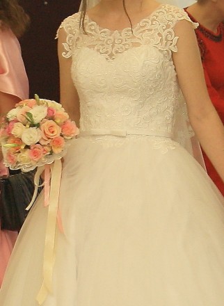Продам очень красивое свадебное платье в отличном состоянии. Размер 44, регулиру. . фото 8