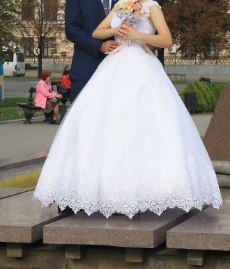 Продам очень красивое свадебное платье в отличном состоянии. Размер 44, регулиру. . фото 7