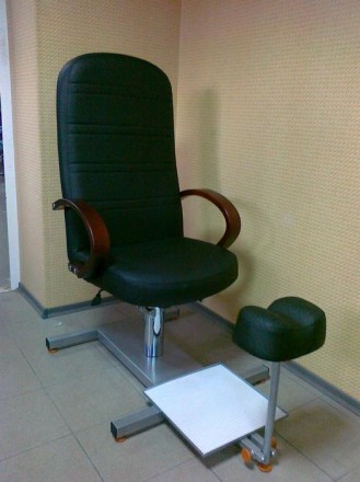 Характеристики: Кресло педикюрное на гидроподъемнике, собрано на сварной металли. . фото 3