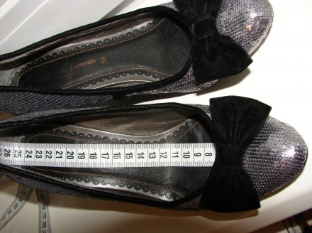 Нарядные серебряные туфли с паетками 38 р., 
Стелька 25 см (см. фото).
Состоян. . фото 5