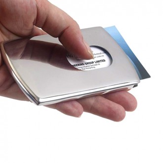 Визитница из металла
Вмещает до 18 стандартных визиток
Максимальный размер кар. . фото 2