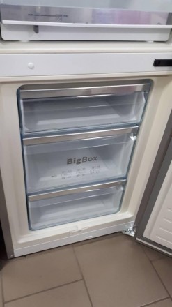 Предлагаем холодильник известной и надежной фирмы Bosch
Привезен из Германии!
. . фото 3