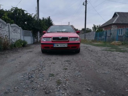 Машина на законных основаниях в Украине загнана не резидентом, по машине все раб. . фото 2