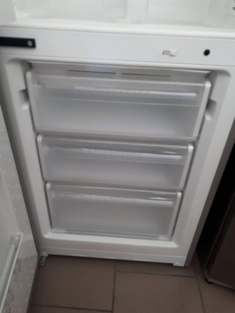 Предлагаем холодильник известной и надежной фирмы, привезенный из Германии
Высо. . фото 5