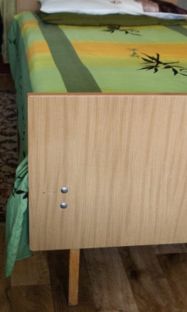 Класичне, прямокутне, лаконічне одномісне ліжко б/в
 (виробництво НДР)
Спинки . . фото 6
