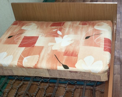 Класичне, прямокутне, лаконічне одномісне ліжко б/в
 (виробництво НДР)
Спинки . . фото 3