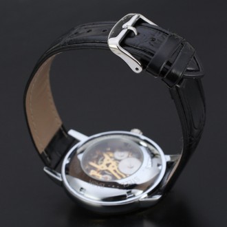 Стильные и оригинальные часы от ТМ WINNER.

Характеристики
* бренд: WINNER
*. . фото 4