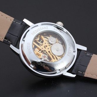 Стильные и оригинальные часы от ТМ WINNER.

Характеристики
* бренд: WINNER
*. . фото 5