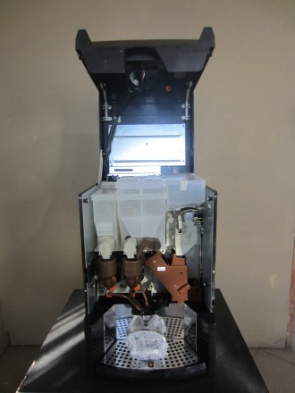 Saeco Phedra
Кофейный автомат Saeco Phedra аппарат идеально подходящий для небо. . фото 5