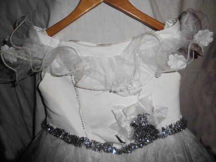 нарядное платье, обшитое серебряным дождиком для Новогоднего праздника. Дождик м. . фото 4