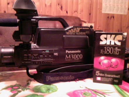 Продам профессиональную видеокамеру Panasonic-3000 под видеокассету,б/у в отличн. . фото 2