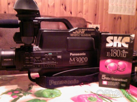 Продам профессиональную видеокамеру Panasonic-3000 под видеокассету,б/у в отличн. . фото 1