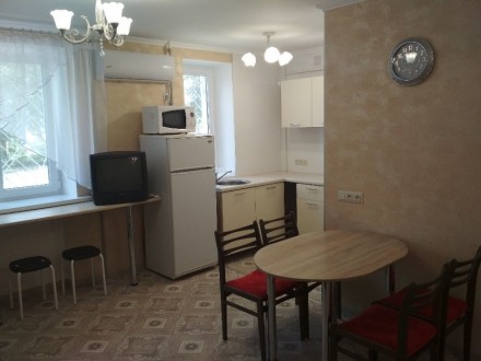 Сдается квартира в Бердянске. Номер люкс в жилом доме ( две раздельных комнаты+к. . фото 2