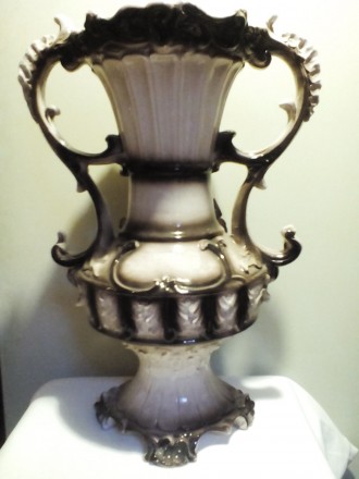 Очень красивая большая напольная ваза с ручной лепкой в виде больших ярких роз п. . фото 3