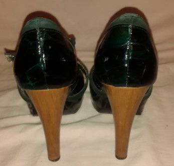 Чёрно - зеленые переливающиеся, лакированные туфли на высоком каблуке (12 см) и . . фото 4