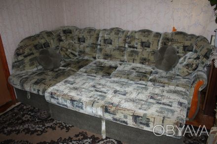 Продам роскошный угловой диван для гостиной , раскладной , имеет отдел для одеял. . фото 1