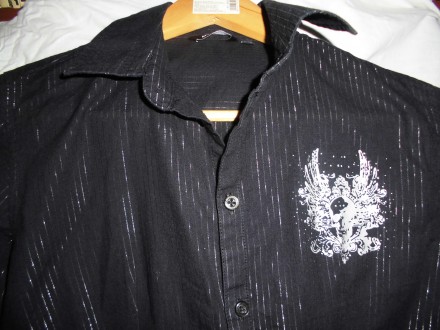 Рубашка черная в серебряную полоску, б\у в отличном состоянии,   фирма Kids, Инд. . фото 2