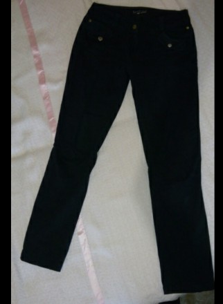 Джинсы/штаны/брюки черного цвета со строчками спереди. Очень добротный, качестве. . фото 3