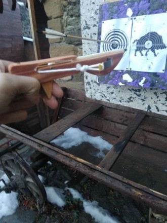 Дерев'яні арбалети ручної роботи, в комплекті дві стріли, також стріляють олівця. . фото 4