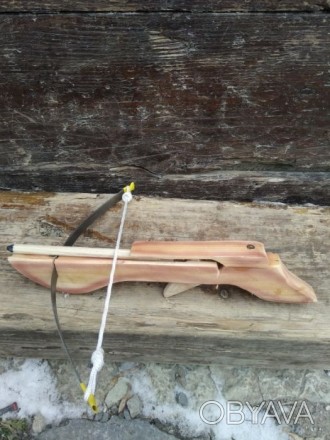 Дерев'яні арбалети ручної роботи, в комплекті дві стріли, також стріляють олівця. . фото 1