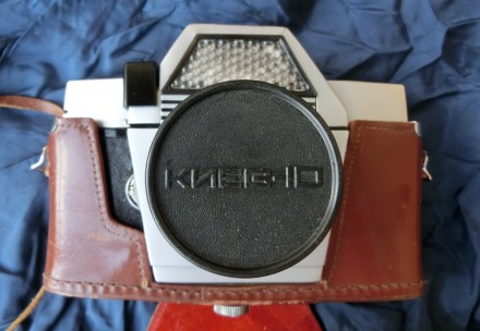 Ки́ев-10 — малоформатный однообъективный зеркальный фотоаппарат, выпускавшийся н. . фото 3