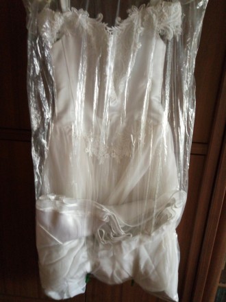 Очень красивое свадебное платье 44-46 размера в отличном состоянии, цвет белый, . . фото 2