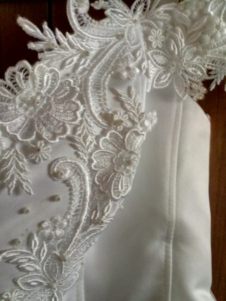 Очень красивое свадебное платье 44-46 размера в отличном состоянии, цвет белый, . . фото 5
