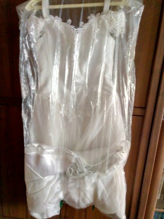 Очень красивое свадебное платье 44-46 размера в отличном состоянии, цвет белый, . . фото 6