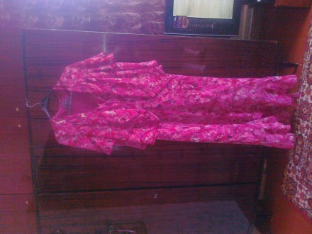 Платье-костюм розового цвета в мелкий рисунок для женщины ростом примерно 160-16. . фото 3