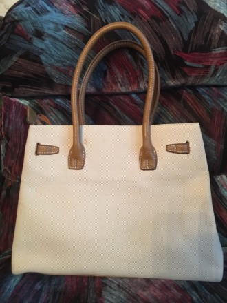 Женская деловая сумка, легкая, вместительная, бежевого цвета. 
Не новая, но нос. . фото 4