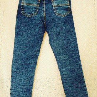 Стильные джинсы, классического кроя с кармашками на змейке, утеплены махровой по. . фото 2