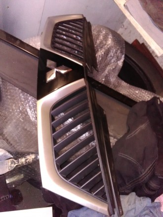 Продам решётку радиатора Мицубиси аутлендер хл  оригинальную в отличном состояни. . фото 5
