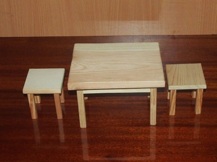 Набор кукольной мебели изготовлен из натурального дерева. В набор входят стол и . . фото 2