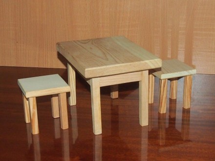 Набор кукольной мебели изготовлен из натурального дерева. В набор входят стол и . . фото 4