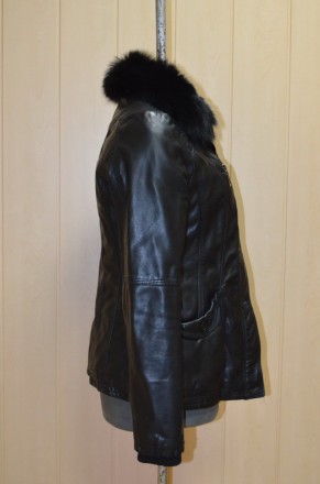 Осінньо-зимова жіноча курточка зі штучної шкіри. 
Всередині утеплювач 100 % пол. . фото 4