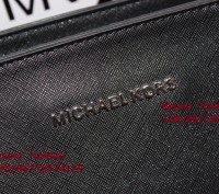 Миниатюрная сумка Майкл Корс через плечо из качественного кож зама с полированны. . фото 3