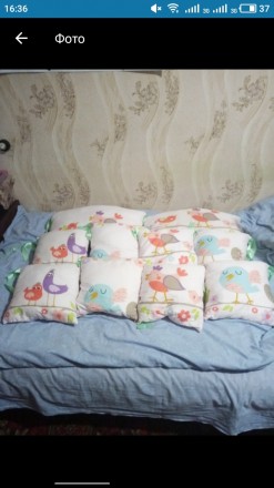 Защита на кроватку подушками, ручная работа состояния отличное. Две большие и ма. . фото 4