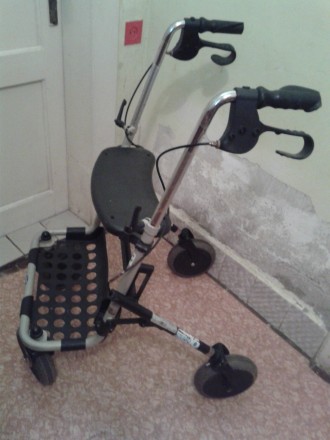 новая  инвалидная коляска (ходули) цена 3500 гр, возможен торг.. . фото 2