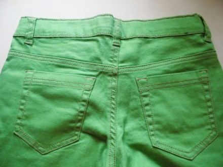 . джинсы для девочки зеленые. Яркие. стрейчевые, 98% котон 2%- эластик.  б/у, в . . фото 3
