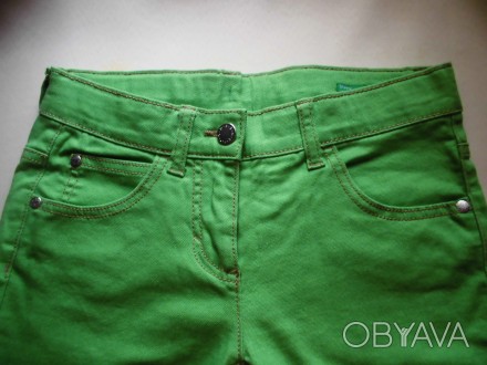 . джинсы для девочки зеленые. Яркие. стрейчевые, 98% котон 2%- эластик.  б/у, в . . фото 1