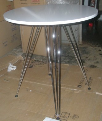 обеденный, хромированные ножки, диаметр 80 см

Обеденный круглый стол Париж
К. . фото 3